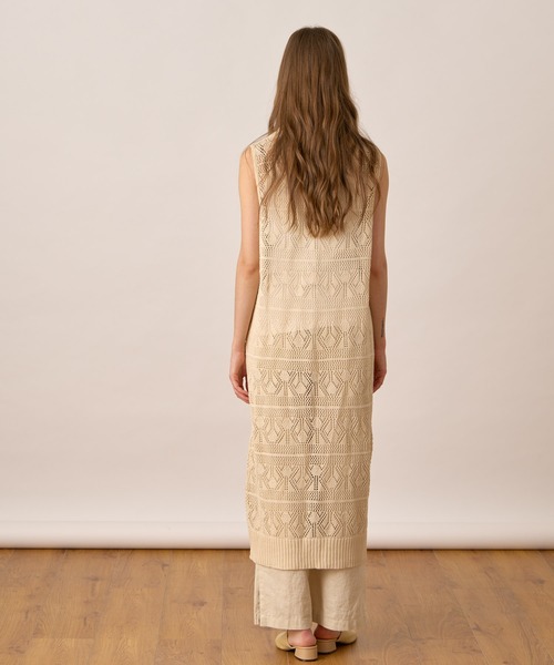 ALLUMER（アリュメール）の「コットンリネンVネックメッシュロングジレ（ニット/セーター・レディース・ブラック/アイボリー/ベージュ・1）」の11枚目の写真