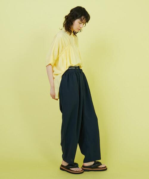 FRAPBOIS(フラボア)の「ベルギャザー パンツ(その他パンツ・レディース・ネイビー/グリーン・2/1)」の22枚目の写真