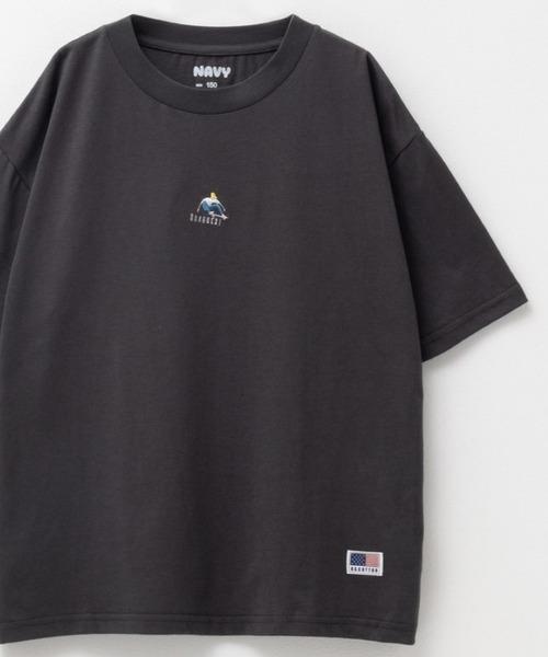 NAVY(ネイビー)の「【綿100%】NAVY USコットン 半袖Tシャツ ワンポイント刺繍Tシャツ(Tシャツ/カットソー・キッズ・ホワイト/チャコールグレー/ベージュ/ライトブルー/ピンク/モカ/ラベンダー/ミント/イエロー系その他/グレー系その他2/ベージュ系その他2/ベージュ系その他/グリーン系その他/ブルー系その他/グレー系その他/ホワイト系その他・110/120/130/140/150/160)」の4枚目の写真