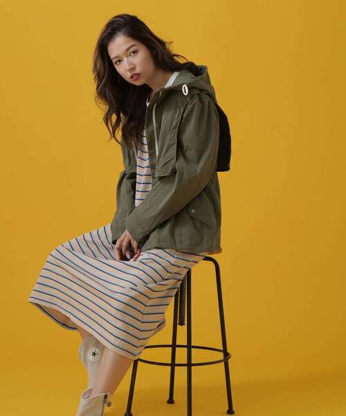 AVIREX(アヴィレックス)の「MOUNTAIN PARKA WITH THE CAPE / マウンテンパーカー ウィズ ザ ケープ / AVIREX / アヴィレックス(マウンテンパーカー・レディース・オリーブ系/アイボリー/チャコールグレー・S/M)」の4枚目の写真