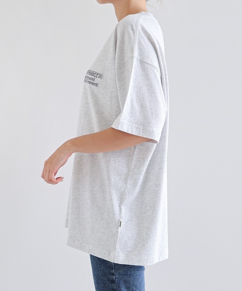ANME(アンメ)の「ERAReactエンブロイダリーロゴ半袖Tシャツ(Tシャツ/カットソー・レディース・オートミール/ネイビー/オフホワイト/チャコールグレー・M/L/XL/XXL)」の7枚目の写真