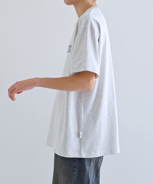 ANME(アンメ)の「ERAReactエンブロイダリーロゴ半袖Tシャツ(Tシャツ/カットソー・レディース・オートミール/ネイビー/オフホワイト/チャコールグレー・M/L/XL/XXL)」の13枚目の写真
