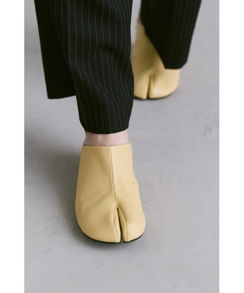 un/neu(アンノイ)の「サボ足袋ミュール(スリッポン・レディース・ブラック/イエロー/シルバー・SMALL/LARGE/MEDIUM)」の20枚目の写真
