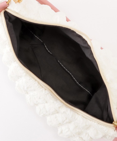 Lace Ladies(レースレディース)の「フラワー チャーム付き バイカラー ぽこぽこ 2WAY ショルダーバッグ(ショルダーバッグ・レディース・ブラック/ピンク/グリーン・FREE)」の5枚目の写真