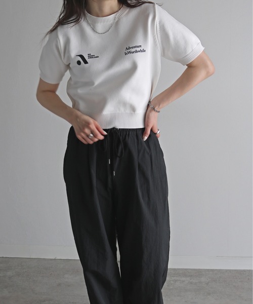 COURO（コウロ）の「プリントクロップドニットTシャツ（ニット/セーター・レディース・ブラック/サックスブルー/グレイッシュベージュ/チャコール/ホワイト系/ホワイト系1/ピンク系/ピンク系1・FREE）」の10枚目の写真