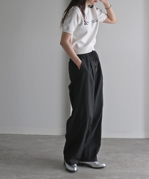 COURO（コウロ）の「プリントクロップドニットTシャツ（ニット/セーター・レディース・ブラック/サックスブルー/グレイッシュベージュ/チャコール/ホワイト系/ホワイト系1/ピンク系/ピンク系1・FREE）」の12枚目の写真