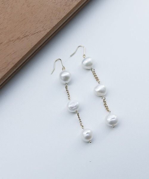 THE GOODLAND MARKET(ザグッドランドマーケット)の「STACEY 淡水パールロングチェーンピアス(ピアス(両耳用)・レディース・ゴールド・FREE)」の3枚目の写真