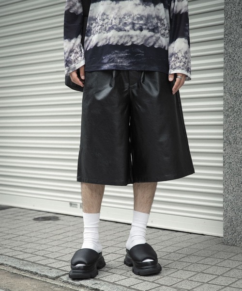 SENSE OF PLACE by URBAN RESEARCH（センスオブプレイスバイアーバンリサーチ）の「フェイクレザーワイドショートパンツ（その他パンツ・メンズ・ブラック・MEDIUM/LARGE）」の21枚目の写真