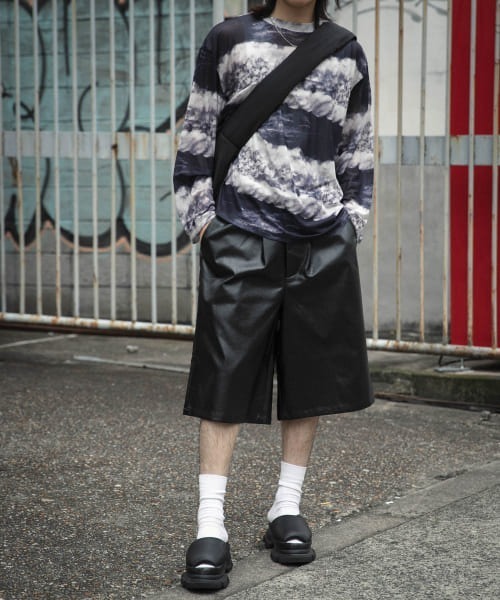SENSE OF PLACE by URBAN RESEARCH（センスオブプレイスバイアーバンリサーチ）の「フェイクレザーワイドショートパンツ（その他パンツ・メンズ・ブラック・MEDIUM/LARGE）」の15枚目の写真