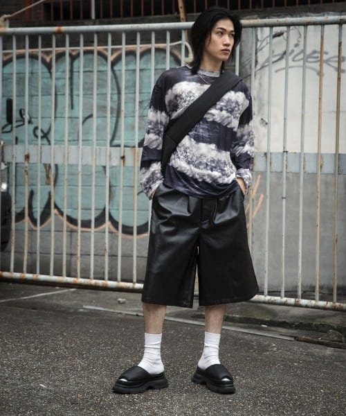 SENSE OF PLACE by URBAN RESEARCH（センスオブプレイスバイアーバンリサーチ）の「フェイクレザーワイドショートパンツ（その他パンツ・メンズ・ブラック・MEDIUM/LARGE）」の13枚目の写真