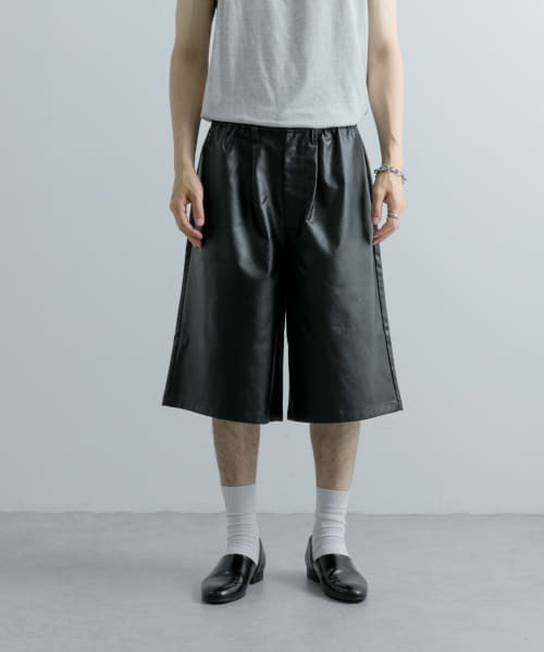 SENSE OF PLACE by URBAN RESEARCH（センスオブプレイスバイアーバンリサーチ）の「フェイクレザーワイドショートパンツ（その他パンツ・メンズ・ブラック・MEDIUM/LARGE）」の9枚目の写真