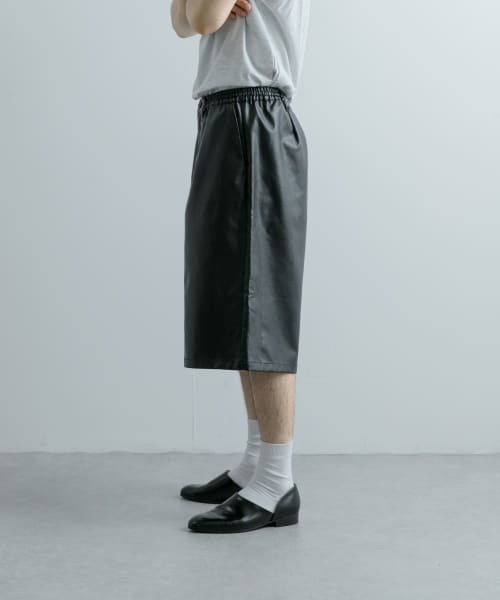 SENSE OF PLACE by URBAN RESEARCH（センスオブプレイスバイアーバンリサーチ）の「フェイクレザーワイドショートパンツ（その他パンツ・メンズ・ブラック・MEDIUM/LARGE）」の8枚目の写真