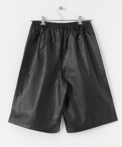 SENSE OF PLACE by URBAN RESEARCH（センスオブプレイスバイアーバンリサーチ）の「フェイクレザーワイドショートパンツ（その他パンツ・メンズ・ブラック・MEDIUM/LARGE）」の5枚目の写真