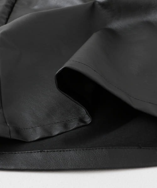 SENSE OF PLACE by URBAN RESEARCH（センスオブプレイスバイアーバンリサーチ）の「フェイクレザーワイドショートパンツ（その他パンツ・メンズ・ブラック・MEDIUM/LARGE）」の3枚目の写真