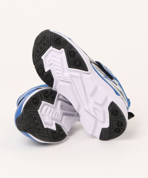 瞬足（シュンソク）の「瞬足/SYUNSOKU/キッズスニーカー/JJ-155（スニーカー・キッズ・ブラック×シルバー/ブルー/グリーン/レッド/ブラック×イエロー/ゴールド/ブルー系その他2/ブラック×ゴールド/グリーン系その他/ネイビー/イエロー/シルバー・16.5cm/17.0cm/17.5cm/18.0cm/18.5cm/19.0cm/19.5cm/20.0cm/20.5cm/21.0cm/21.5cm/22.0cm/22.5cm/23.0cm/16.0cm/23.5cm/24.0cm/24.5cm/25.0cm）」の13枚目の写真