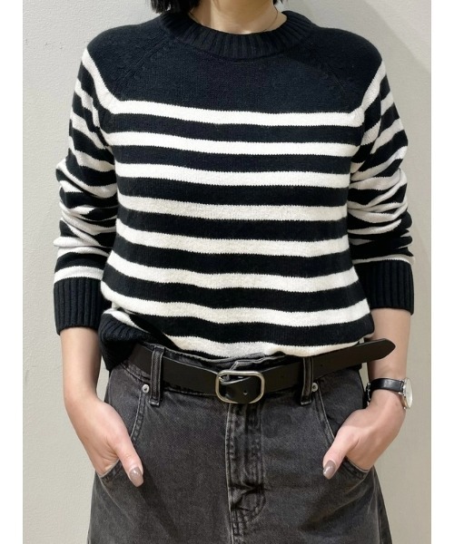 GAP(ギャップ)の「CashSoft カシミヤタッチ クルーネックセーター(ニット/セーター・レディース・ブラック/ブラック系その他/レッド/ブラウン/レッド系その他/アイボリー/チャコールグレー/グリーン/イエロー/ベージュ/その他/マルチ/ブルー・XS/S/M/L/XL/XXS)」の4枚目の写真