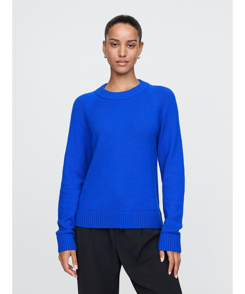 GAP(ギャップ)の「CashSoft カシミヤタッチ クルーネックセーター(ニット/セーター・レディース・ブラック/ブラック系その他/レッド/ブラウン/レッド系その他/アイボリー/チャコールグレー/グリーン/イエロー/ベージュ/その他/マルチ/ブルー・XS/S/M/L/XL/XXS)」の9枚目の写真
