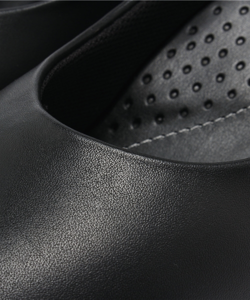 NUOVO（ヌオーヴォ）の「NUOVO ヌオーヴォ ストラップパンプス STRAP PPS 5.5 NE40044 ヒール5.5ｃｍ F13 BLACK（パンプス・レディース・ブラック・24.0cm/22.5cm/25.5cm/24.5cm/23.5cm/23.0cm/22.0cm/25.0cm）」の4枚目の写真