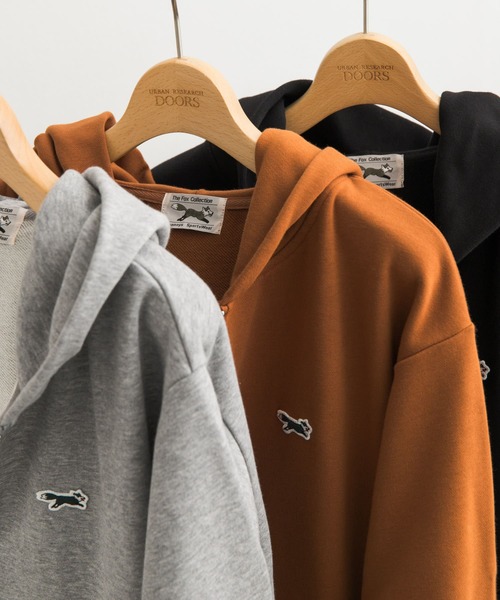 PENNEYS(ぺニーズ)の「『別注』PENNEYS×DOORS THE FOX 裏毛ジップパーカー(パーカー・レディース・ブラック/グレー/キャメル・MEDIUM)」の22枚目の写真