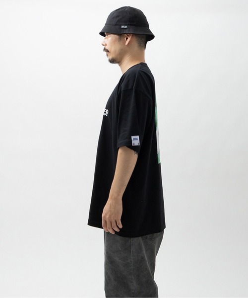 MFC STORE(エムエフシーストア)の「DJ SODA x over print x MFC STORE TYPE 2 TEE(Tシャツ/カットソー・メンズ・ブラック/ホワイト・M/S/XXL/XL/L)」の22枚目の写真