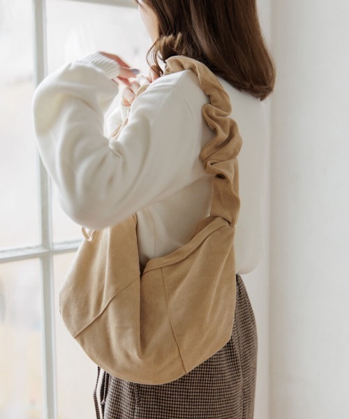 flower（フラワー）の「スエードシャーリングショルダー（ショルダーバッグ・レディース・ベージュ/ブラウン・FREE）」の3枚目の写真