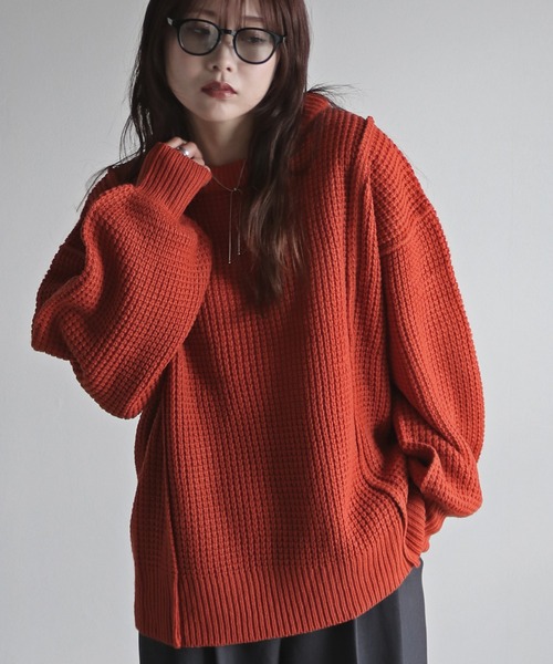 COURO（コウロ）の「５ＧＧワッフル編みバルキーニット（ニット/セーター・レディース・オートミール/チャコール/レッド/ライム・M）」の4枚目の写真