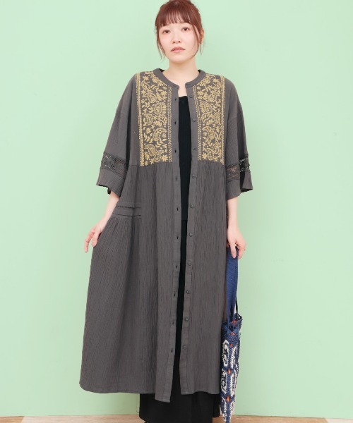 チチカカ（チチカカ）の「Rico クレープペイズリー刺繍ワンピース（ワンピース・レディース・イエロー/ライトベージュ/チャコールグレー・FREE）」の2枚目の写真