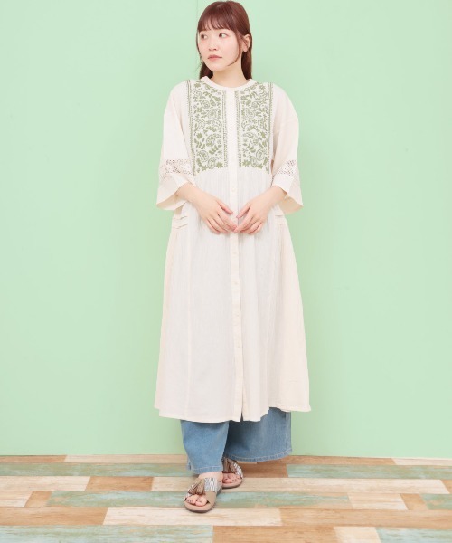 チチカカ（チチカカ）の「Rico クレープペイズリー刺繍ワンピース（ワンピース・レディース・イエロー/ライトベージュ/チャコールグレー・FREE）」の4枚目の写真