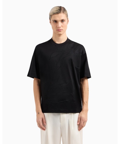 EMPORIO ARMANI（エンポリオアルマーニ）の「【エンポリオ アルマーニ】ASV オーバーサイズTシャツ リヨセル混紡ジャージー オーバーサイズフラワー刺繍（Tシャツ/カットソー・メンズ・ブラック・LARGE/X-LARGE/XX-LARGE/SMALL/MEDIUM/X-SMALL/XXX-LARGE）」の4枚目の写真