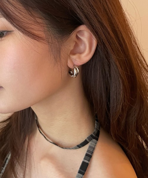 FOREVER 21(フォーエバー トゥエンティーワン)の「デザインリングピアス6(ピアス(両耳用)・レディース・ゴールド/シルバー・FREE)」の2枚目の写真