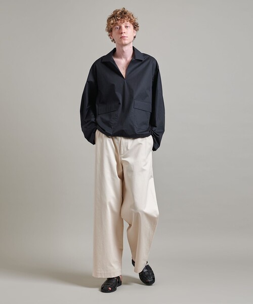 LOEFF(ロエフ)の「<LOEFF>コットン ツイル スキッパー シャツ UNISEX(シャツ/ブラウス・レディース・クリーム/ネイビー・0/1/2)」の5枚目の写真