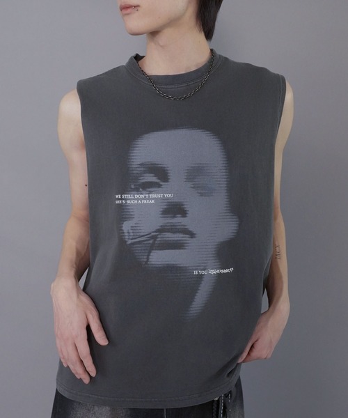 SPINNS（スピンズ）の「ヴィンテージライクピグメントノースリーブTシャツ/ガールプリント（Tシャツ/カットソー・メンズ・ブラック/カーキ・ONESIZE）」の18枚目の写真