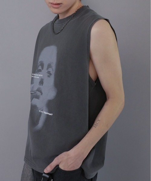 SPINNS（スピンズ）の「ヴィンテージライクピグメントノースリーブTシャツ/ガールプリント（Tシャツ/カットソー・メンズ・ブラック/カーキ・ONESIZE）」の19枚目の写真