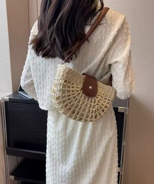 Ritzy(リッツィー)の「ハーフムーン型 配色切り替え かごバッグ(ショルダーバッグ・レディース・アイボリー/ベージュ・FREE)」の6枚目の写真