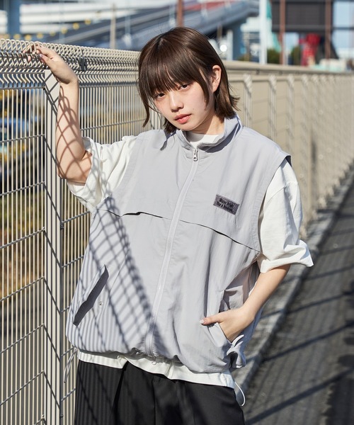 kutir(クティール)の「DRAW CORD DOUBLEZIP NYLON BEST/ドローコードダブルジップナイロンベスト(ベスト・メンズ・ブラック/グレイッシュベージュ/ライトグレー/ネイビー/チャコールグレー・X-LARGE/LARGE/MEDIUM/SMALL)」の16枚目の写真