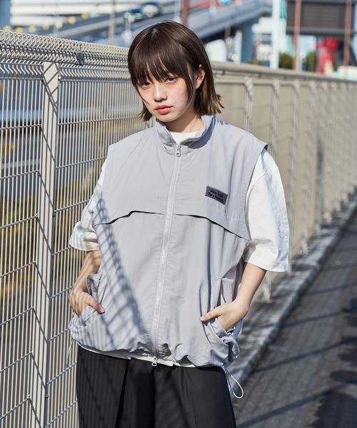 kutir(クティール)の「DRAW CORD DOUBLEZIP NYLON BEST/ドローコードダブルジップナイロンベスト(ベスト・メンズ・ブラック/グレイッシュベージュ/ライトグレー/ネイビー/チャコールグレー・X-LARGE/LARGE/MEDIUM/SMALL)」の17枚目の写真