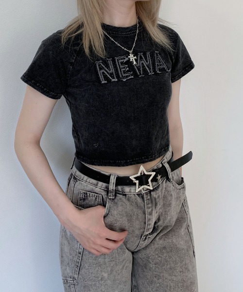 lilful(リルフル)の「ダメージ英字ロゴワッペン デニムコンパクトショート丈Tシャツ 肌見せ(Tシャツ/カットソー・レディース・ブラック・S/M/L)」の5枚目の写真