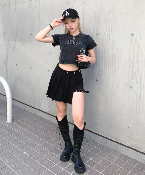 lilful(リルフル)の「ダメージ英字ロゴワッペン デニムコンパクトショート丈Tシャツ 肌見せ(Tシャツ/カットソー・レディース・ブラック・S/M/L)」の9枚目の写真
