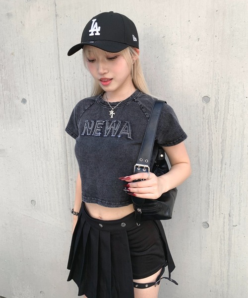 lilful(リルフル)の「ダメージ英字ロゴワッペン デニムコンパクトショート丈Tシャツ 肌見せ(Tシャツ/カットソー・レディース・ブラック・S/M/L)」の11枚目の写真