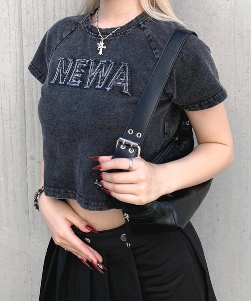 lilful(リルフル)の「ダメージ英字ロゴワッペン デニムコンパクトショート丈Tシャツ 肌見せ(Tシャツ/カットソー・レディース・ブラック・S/M/L)」の13枚目の写真