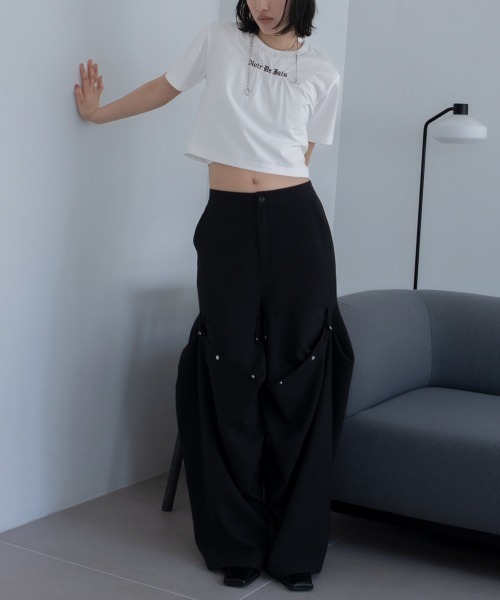 VACANCY(ヴァカンシー)の「ロゴ刺繍ギャザーショート丈Tシャツ(Tシャツ/カットソー・レディース・レッド/ブラック/ホワイト・FREE)」の11枚目の写真