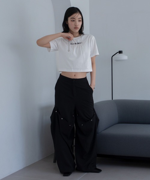 VACANCY(ヴァカンシー)の「ロゴ刺繍ギャザーショート丈Tシャツ(Tシャツ/カットソー・レディース・レッド/ブラック/ホワイト・FREE)」の13枚目の写真