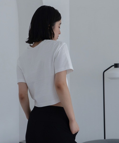 VACANCY(ヴァカンシー)の「ロゴ刺繍ギャザーショート丈Tシャツ(Tシャツ/カットソー・レディース・レッド/ブラック/ホワイト・FREE)」の8枚目の写真