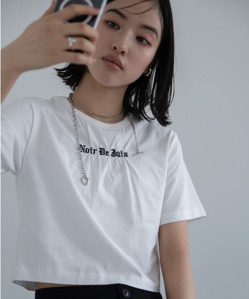 VACANCY(ヴァカンシー)の「ロゴ刺繍ギャザーショート丈Tシャツ(Tシャツ/カットソー・レディース・レッド/ブラック/ホワイト・FREE)」の4枚目の写真