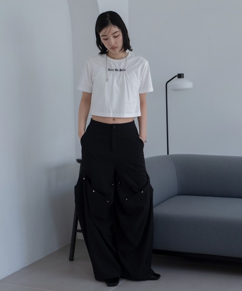 VACANCY(ヴァカンシー)の「ロゴ刺繍ギャザーショート丈Tシャツ(Tシャツ/カットソー・レディース・レッド/ブラック/ホワイト・FREE)」の12枚目の写真