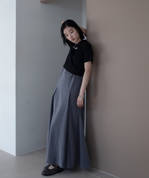 VACANCY(ヴァカンシー)の「ロゴ刺繍ギャザーショート丈Tシャツ(Tシャツ/カットソー・レディース・レッド/ブラック/ホワイト・FREE)」の21枚目の写真