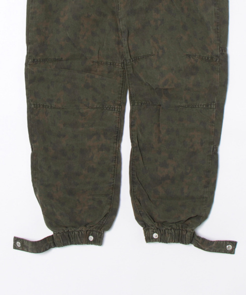 ALLSAINTS(オールセインツ)の「VAL HIGH-RISE CARGO LINEN BLEND TROUSERS | VAL ハイライズ カーゴ リネン ブレンド トラウザー(カーゴパンツ・レディース・グリーン系その他・8/4/6)」の9枚目の写真