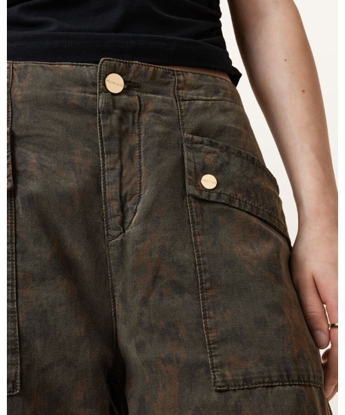 ALLSAINTS(オールセインツ)の「VAL HIGH-RISE CARGO LINEN BLEND TROUSERS | VAL ハイライズ カーゴ リネン ブレンド トラウザー(カーゴパンツ・レディース・グリーン系その他・8/4/6)」の2枚目の写真