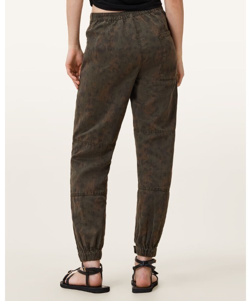 ALLSAINTS(オールセインツ)の「VAL HIGH-RISE CARGO LINEN BLEND TROUSERS | VAL ハイライズ カーゴ リネン ブレンド トラウザー(カーゴパンツ・レディース・グリーン系その他・8/4/6)」の6枚目の写真