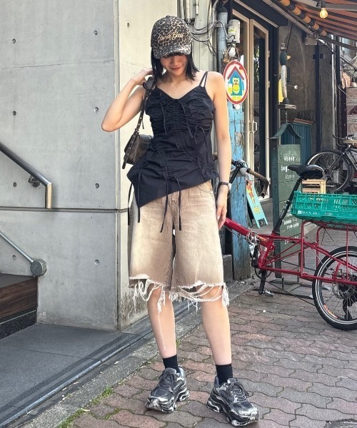 THROW by SLY（スローバイスライ）の「THROW RIPPED HALF DENIM PT/BE リップド ハーフ デニム パンツ ビーイー（デニムパンツ・レディース・ライトブルー/ブラウン・0/1）」の20枚目の写真